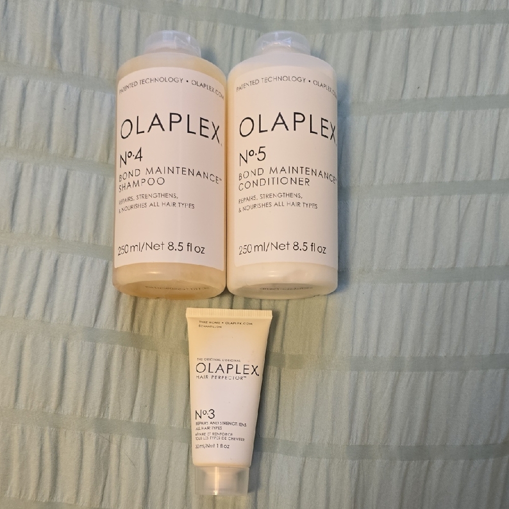 OLAPLEX No.4, No.5, No.3 Hair Care Trio - White